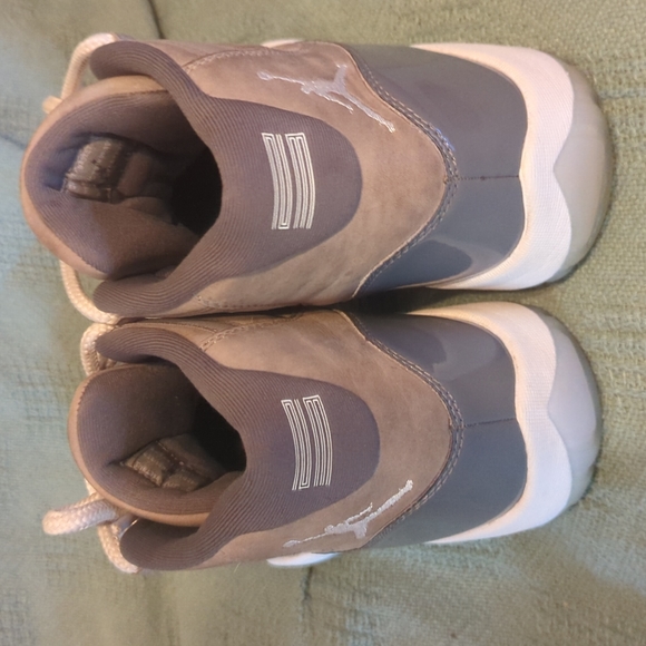 Jordan 11 Retro Cool Grey - Picture 4 of 6
